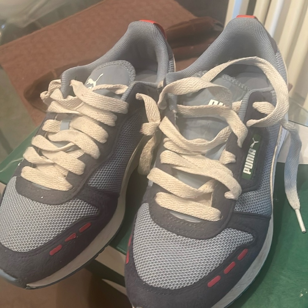 Boys Puma tennis shoes size 4.5